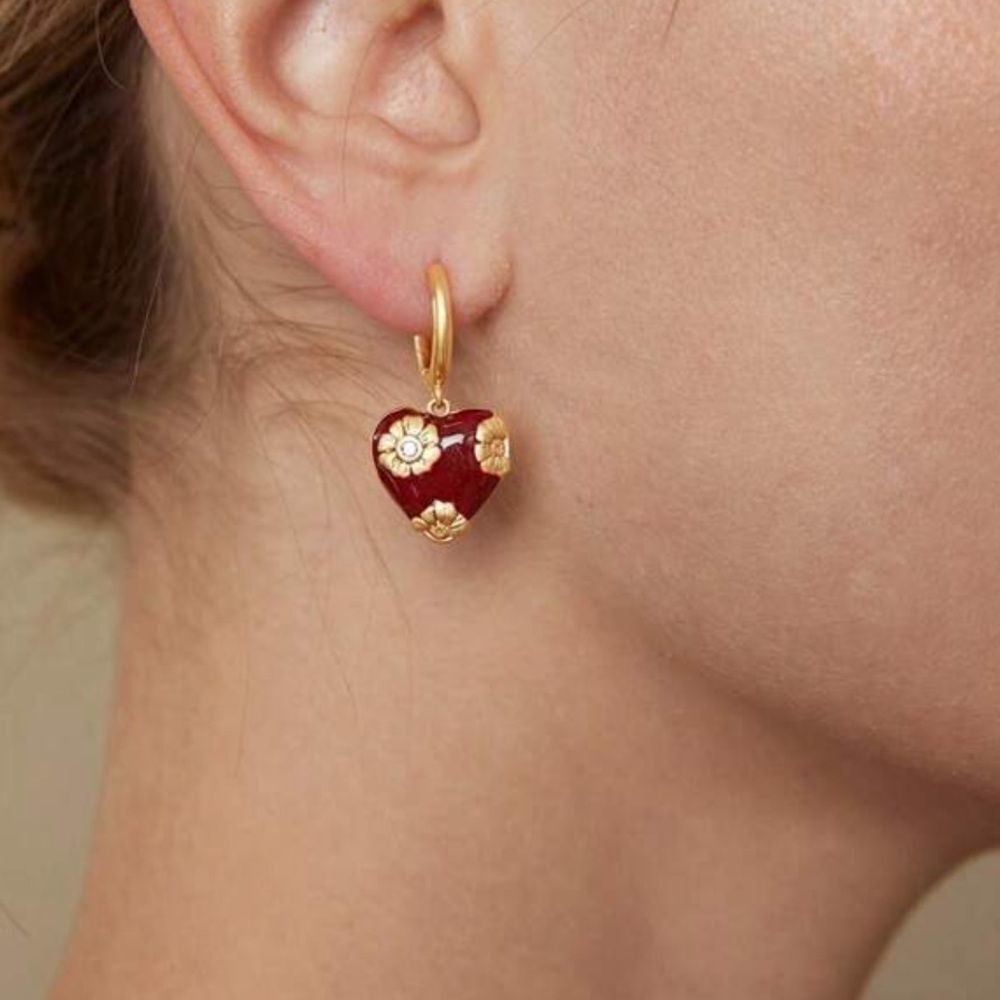Gold and Red Heart Earrings Q375